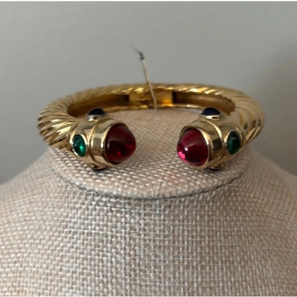 Ciner Jewelry - Vintage signed Ciner Bracelet